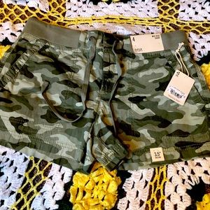 ankle-length Camo Women's Shorts - Olive Green